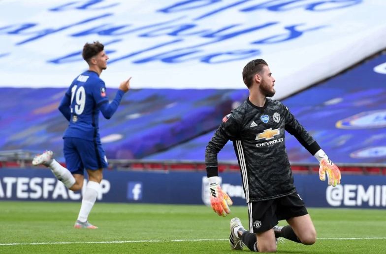  Chelsea boss Frank Lampard has revealed that he asked midfielder Mason Mount to alter his shooting style following David de Gea's error for Chelsea's opener.