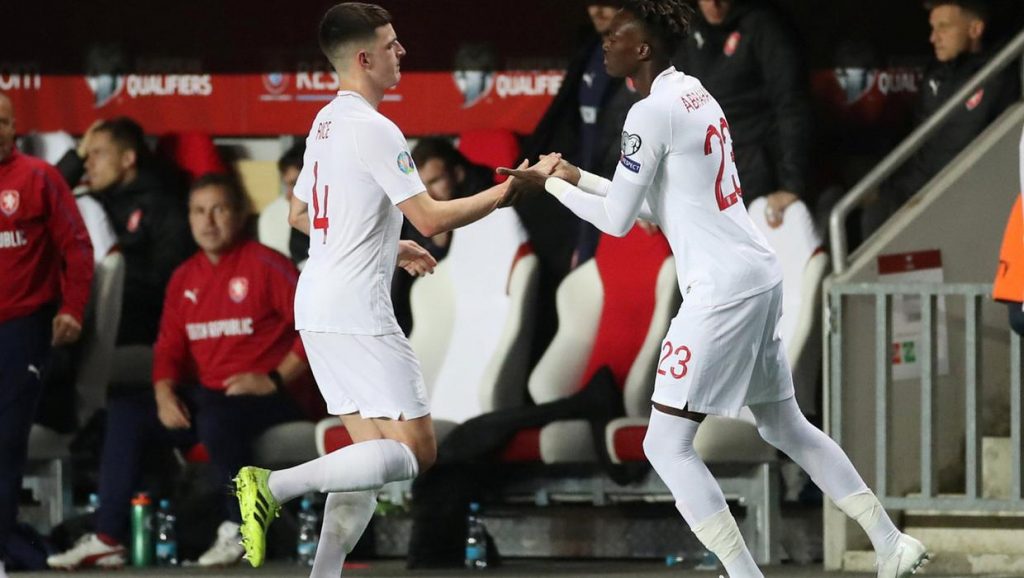 Declan Rice (L) with Chelsea striker Tammy Abraham (R) for the England team.