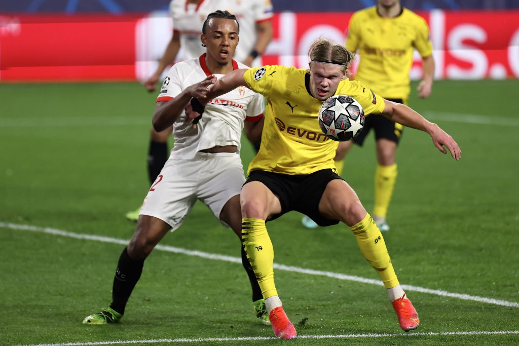 Erling Haaland fighting for the possession of the ball against Sevilla's Jules Kounde. 