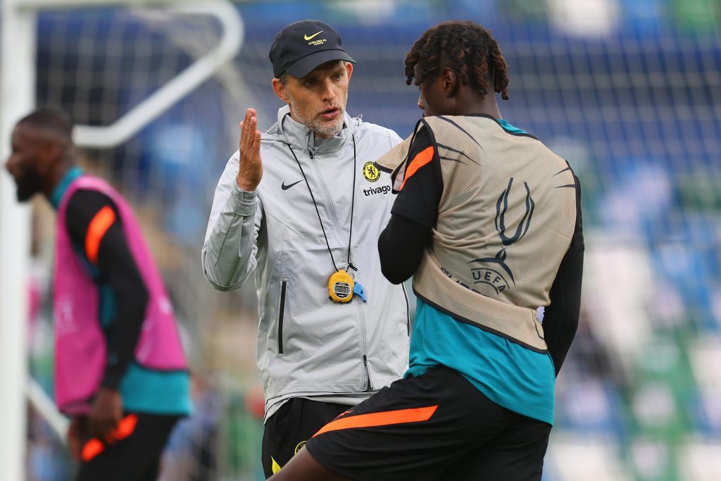 Thomas Tuchel having a chat with Chelsea defender Trevoh Chalobah. (Photo by Catherine Ivill/Getty Images)