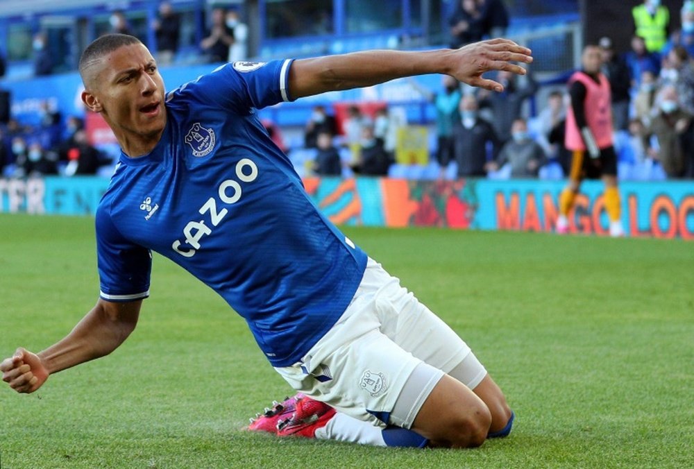 Tottenham Hotspur agree personal terms with Chelsea target Richarlison.