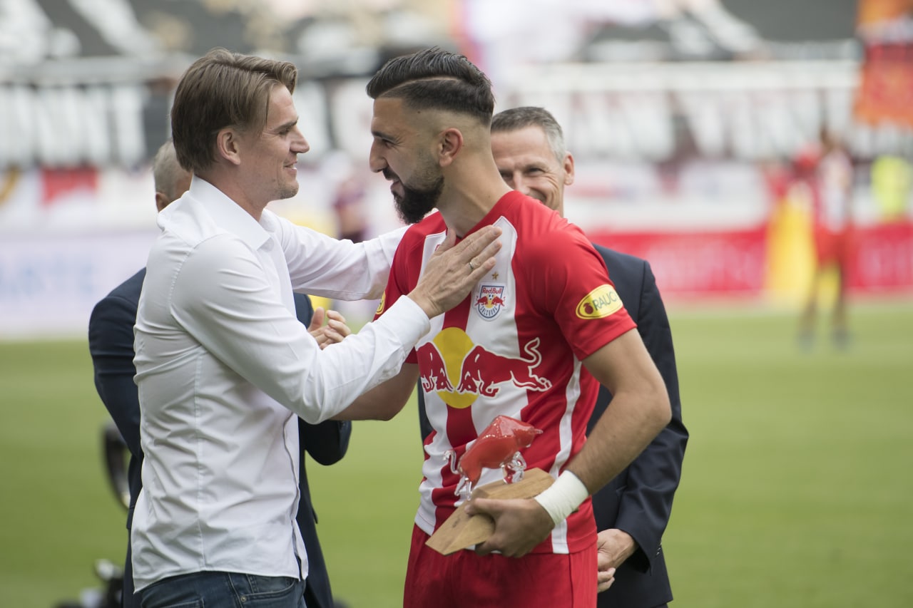 SALZBURG, AUSTRIA – MAY 26: Salzburg’s sports director Christoph Freund (L) adopted Munas Dabbur who will play in Sevilla for next season prior the tipico Bundesliga match between RB Salzburg and SKN St. Poelten at Red Bull Arena on May 26, 2019 in Salzburg, Austria. (Photo by Andreas Schaad/Bongarts/Getty Images)