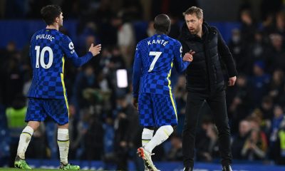 Graham Potter interacts with Chelsea's N'Golo Kante and Christian Pulisic.