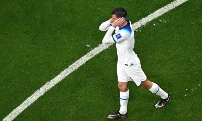 England's midfielder Mason Mount vs the USA. (Photo by MANAN VATSYAYANA/AFP via Getty Images)